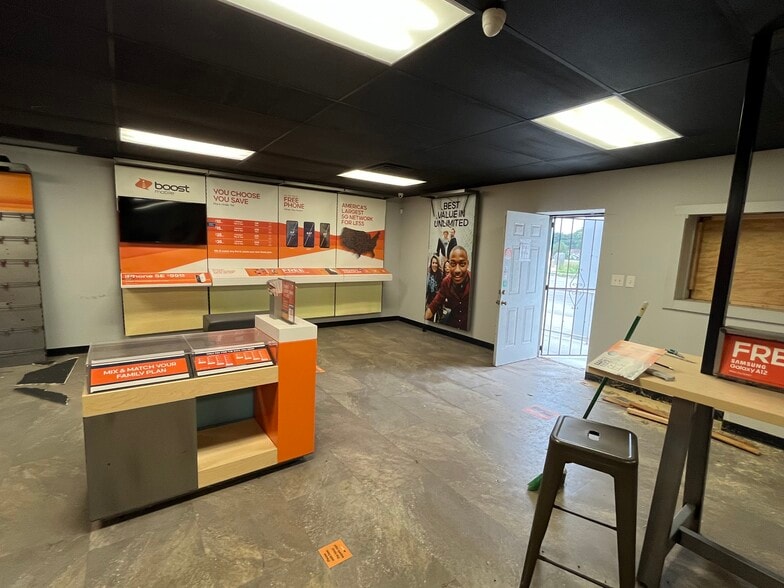 More Photos Of 5906 Prospect Ave, Kansas City Storefront Retail Office For Lease