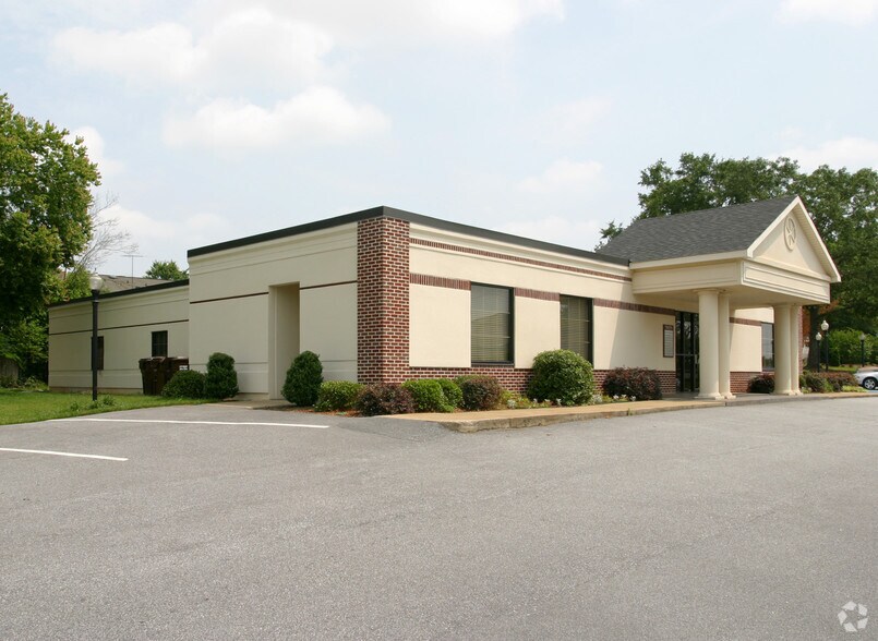 More Photos Of 4109 E North St, Greenville Office For Lease
