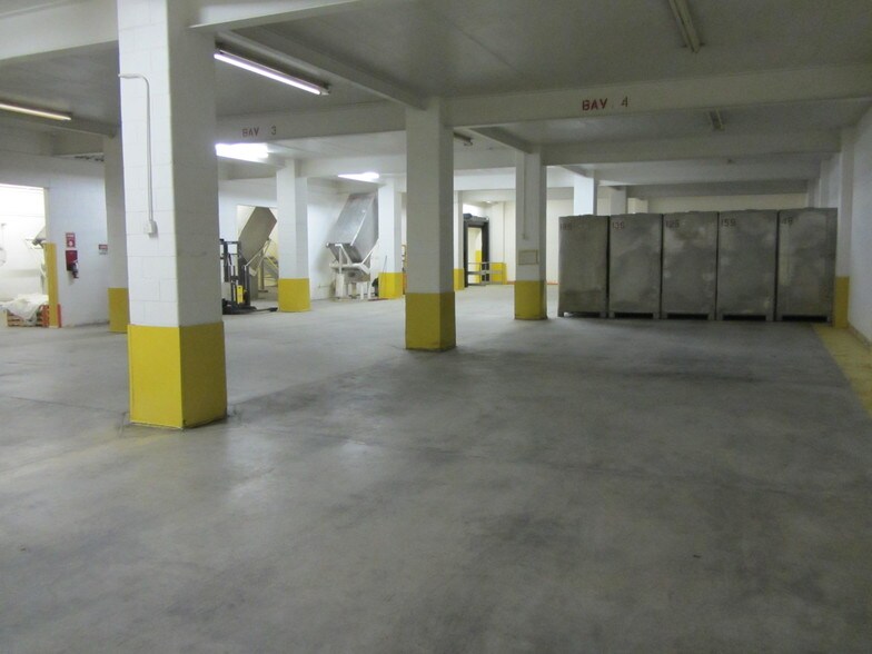 More Photos Of 1305 19th St SW, Mason City Distribution For Sale