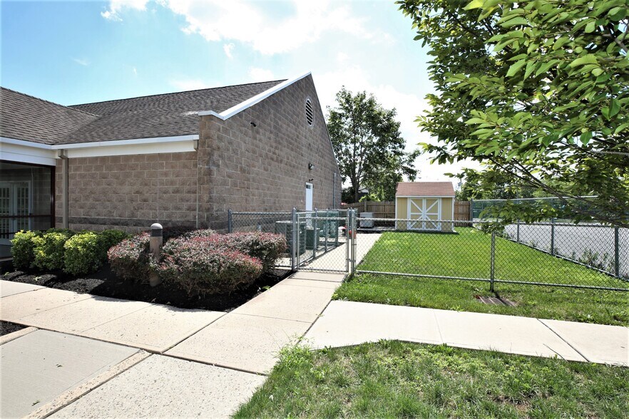 More Photos Of 60 Millstone Rd, Somerset Light Distribution For Lease