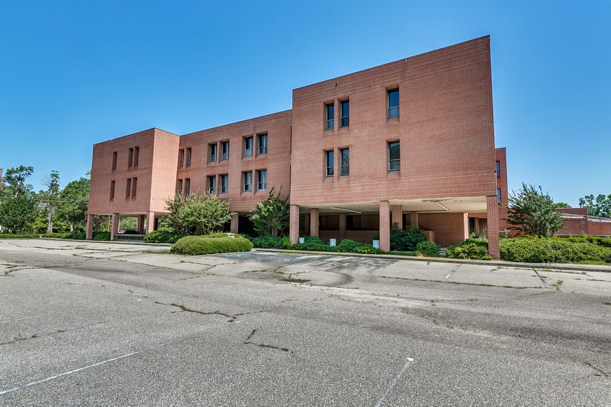 More Photos Of 1202 N Main St, Marion Assisted Living For Sale