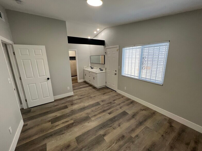 More Photos Of 3662 Park St, Las Vegas Industrial For Sale