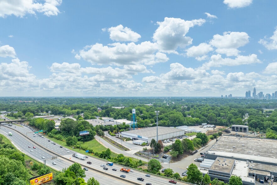 More Photos Of 129 Dupree St, Charlotte Distribution For Lease