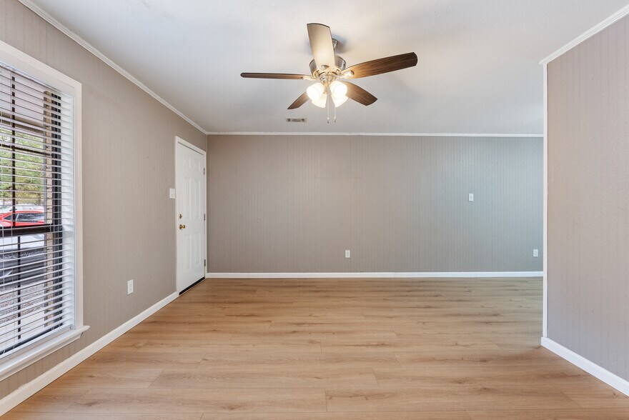 More Photos Of 16 Linder Rd, Greenbrier Apartments For Sale