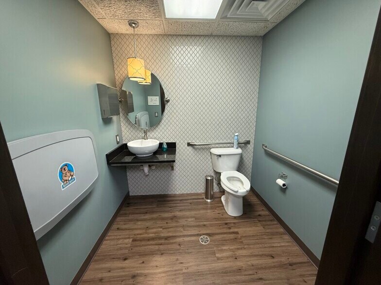 More Photos Of 601 Michigan Ave, Holland Office For Sale