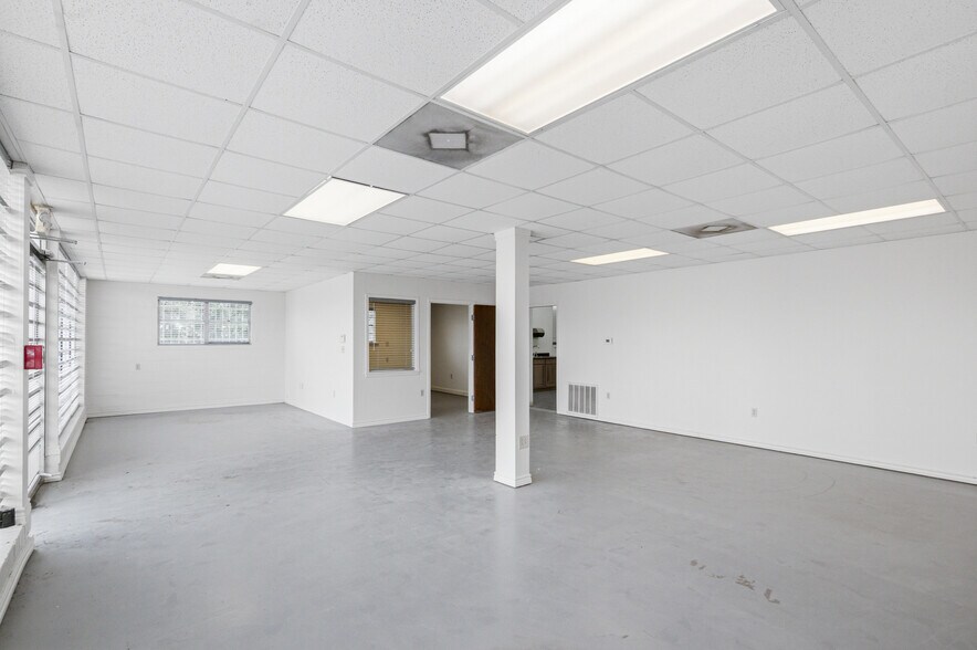 More Photos Of 4107 Port Lavaca Dr, Victoria Showroom For Sale