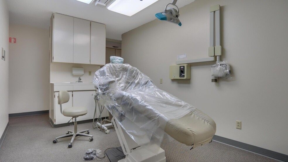 More Photos Of 15012 SE Stark St, Portland Office For Lease