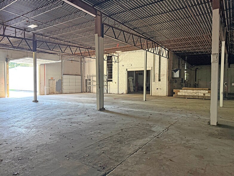 More Photos Of 60 Bells Ln, Junction City Warehouse For Sale