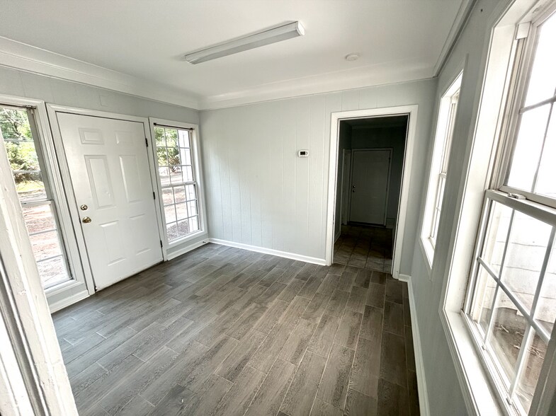 More Photos Of 3021 Walkup Ave, Monroe Flex For Lease
