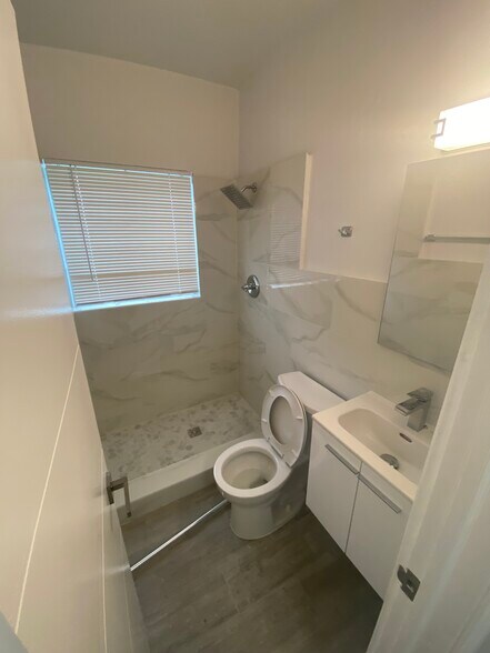 More Photos Of 1723 Liberty St, Hollywood Apartments For Sale