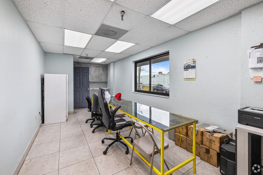 More Photos Of 3320-3350 W 17th Ct, Hialeah Manufacturing For Lease