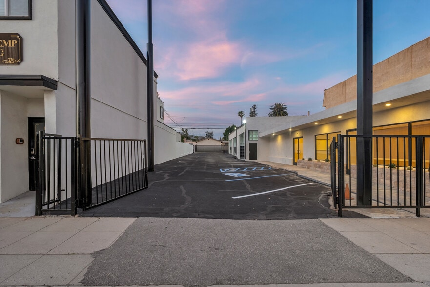 More Photos Of 17733 Chatsworth St, Granada Hills Auto Repair For Lease