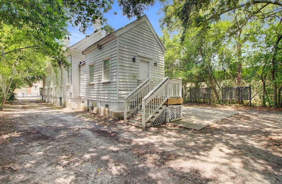 More Photos Of 117 S Cedar St, Summerville Office For Lease
