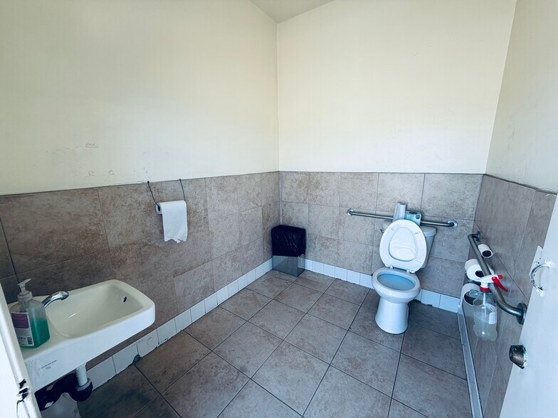 More Photos Of 8471 Walker St, La Palma Service Station For Lease
