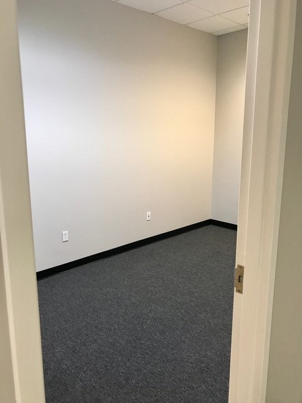 More Photos Of 1959 S Val Vista Dr, Mesa Office For Lease