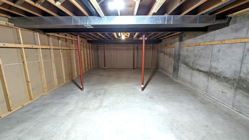 More Photos Of 1276 W Winneconne Ave, Neenah Storefront For Sale