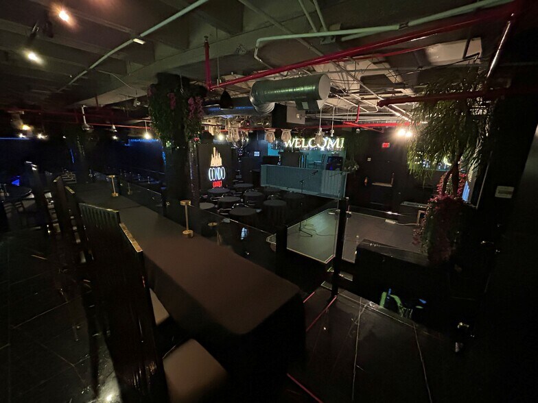 More Photos Of 2016 Main St, Houston Apartments For Sale