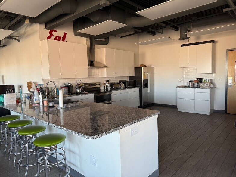 More Photos Of 2500 Pearl St, Boulder Office For Lease