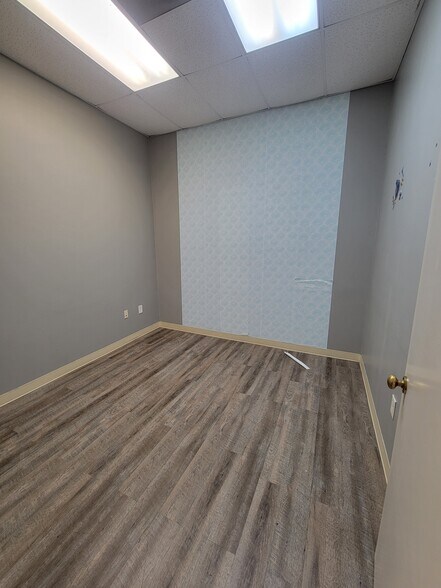 More Photos Of 5481-5499 Summerhill Rd, Texarkana Storefront Retail Office For Lease