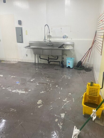 More Photos Of 720 Lake Ave, Pasadena Freestanding For Lease