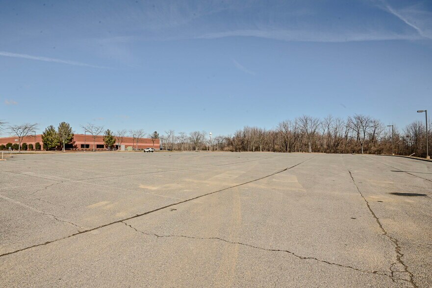 More Photos Of 118 Lukens Dr, New Castle Unknown For Lease