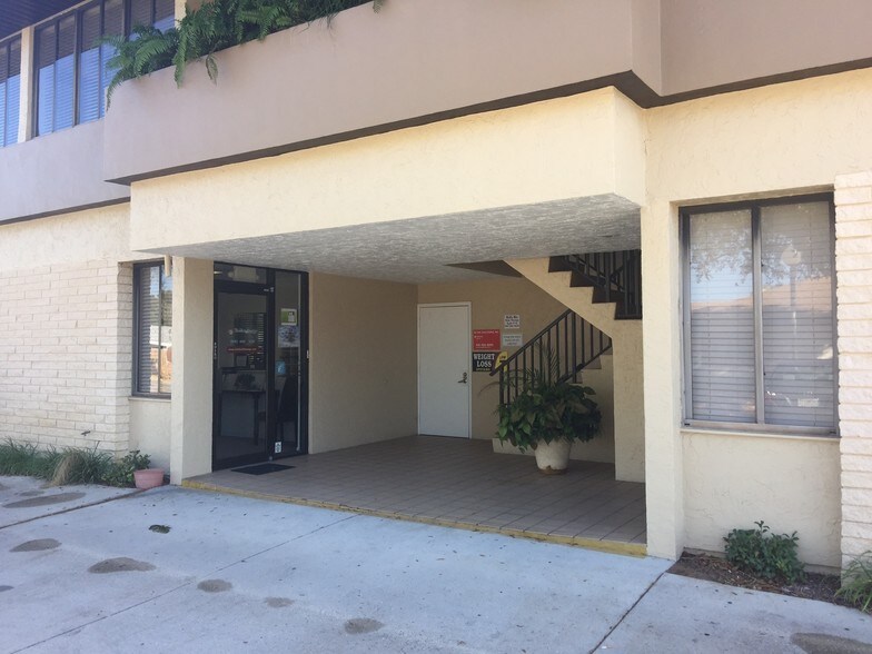 More Photos Of 2975 Bee Ridge Rd, Sarasota Medical For Lease
