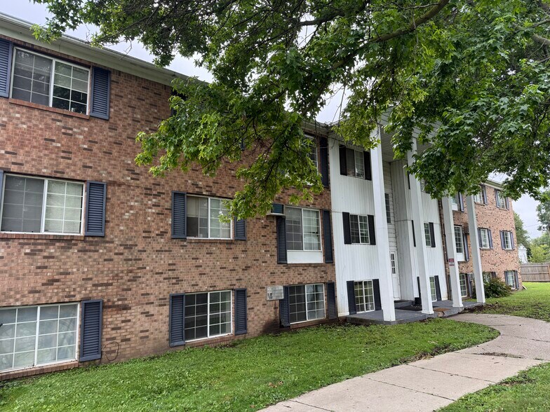 More Photos Of 44 E Willow St, Monroe Apartments For Sale