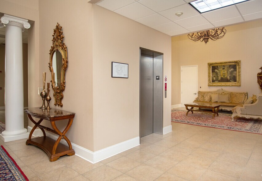 More Photos Of 4708 NW Capital Cir NW, Tallahassee Flex For Sale