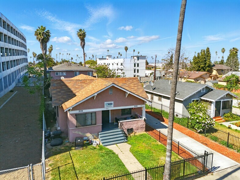 More Photos Of 925 W 84th St, Los Angeles Apartments For Sale