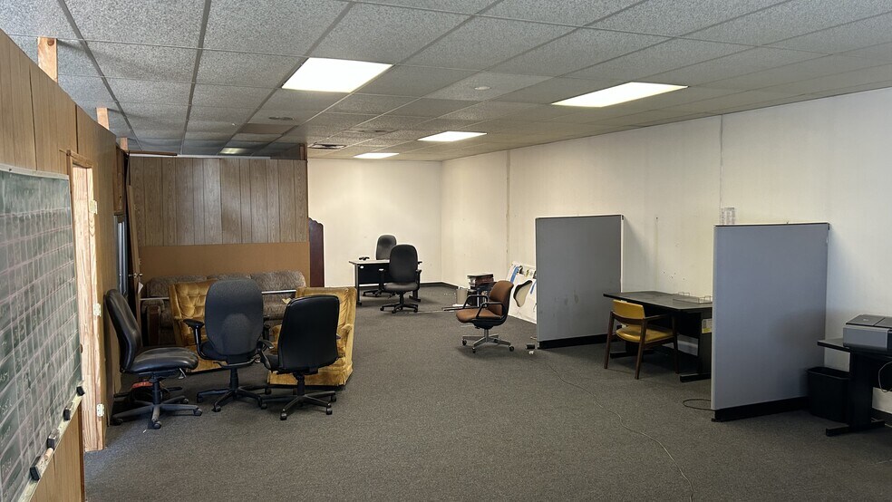 More Photos Of 4101 S 72nd East Ave, Tulsa Warehouse For Lease