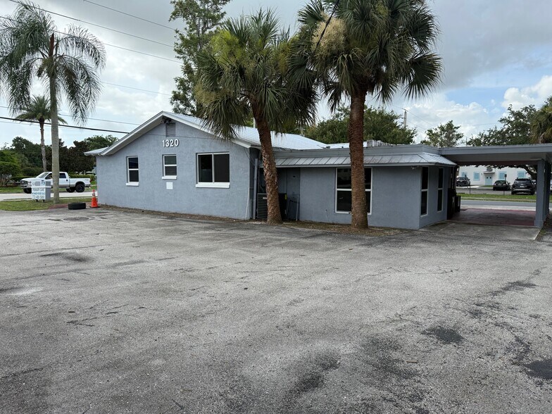 More Photos Of 1320 SE Palm Beach Rd, Stuart Medical For Sale
