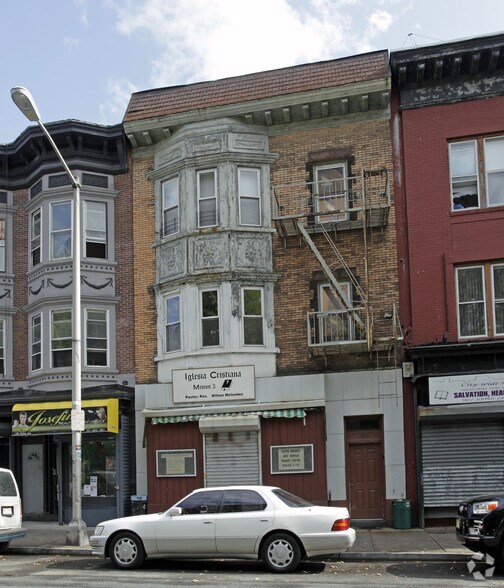 More Photos Of 186 Ocean Ave, Jersey City Storefront Retail Residential For Lease