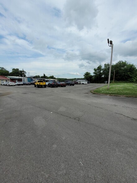 More Photos Of 101 S Main St, Mount Pleasant Storefront Retail Office For Lease