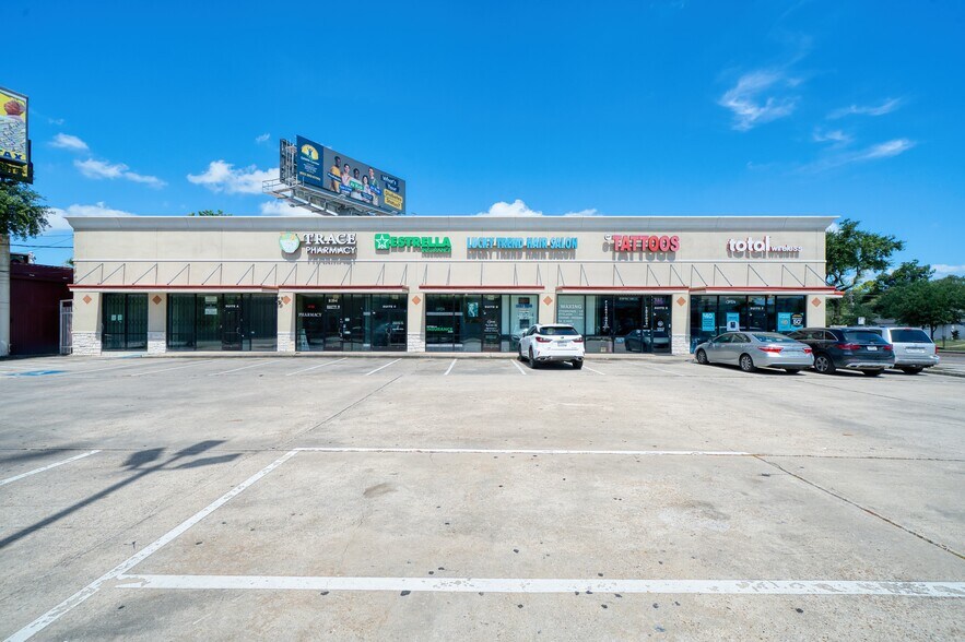 More Photos Of 8104 Southwest Fwy, Houston Freestanding For Lease