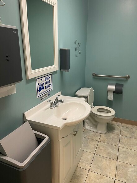 More Photos Of 522 S Main St, Elkhart Storefront Retail Residential For Lease