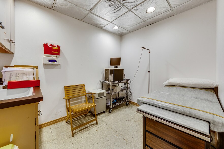 More Photos Of 8345 Walnut Hill Ln, Dallas Medical For Sale