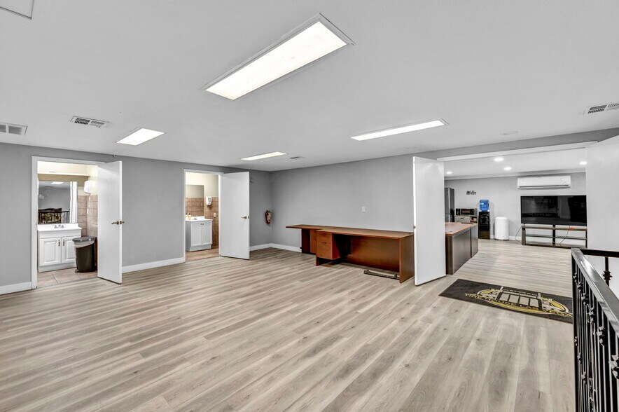 More Photos Of 9275 S Jones Blvd, Las Vegas Industrial For Sale