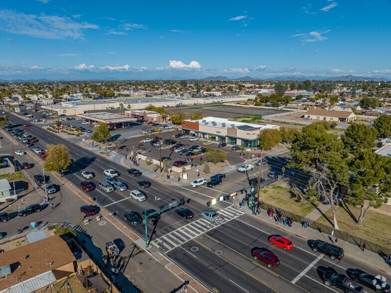 More Photos Of 3825 N 75th Ave, Phoenix General Retail For Lease