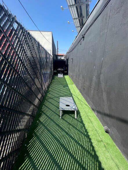 More Photos Of 7910-7928 W 3rd St, Los Angeles Storefront For Lease