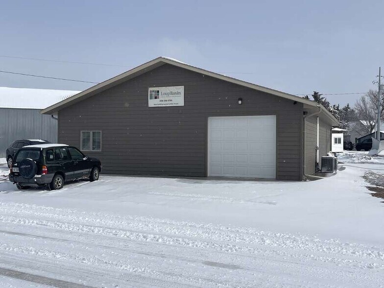 More Photos Of 927 J St, Burwell Flex For Sale