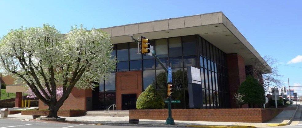Primary Photo Of 320 W Main St, Wytheville Bank For Lease