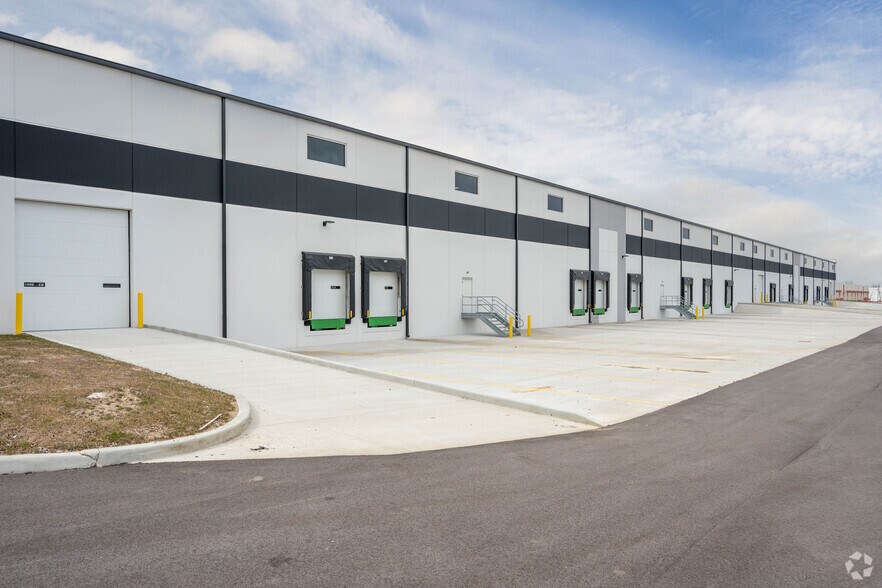 More Photos Of 703 N Graham Rd, Greenwood Distribution For Sale