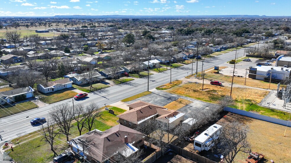 More Photos Of 2810 S 27th St, Abilene Office For Sale