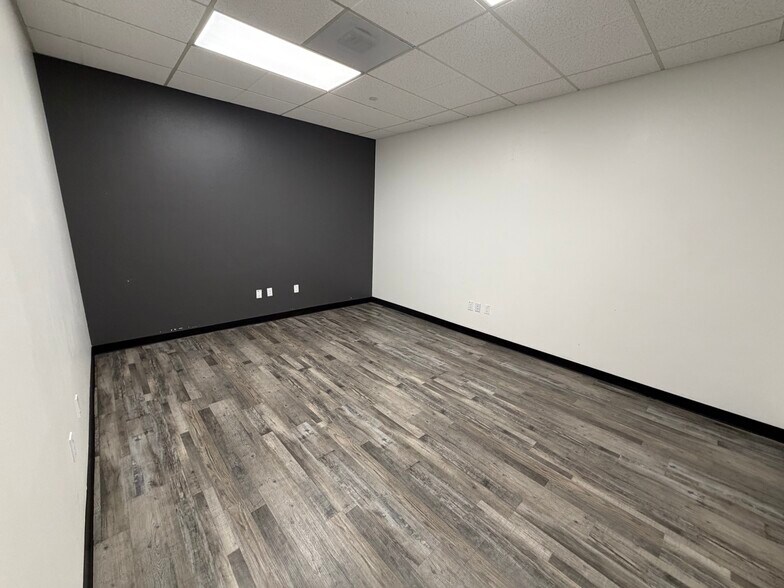 More Photos Of 13927 Saticoy St, Panorama City Movie Radio TVStudio For Lease