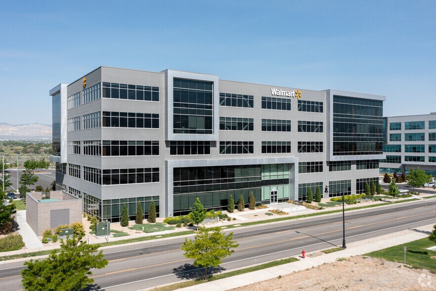 More Photos Of 12921 S Vista Station Blvd, Draper Office For Lease
