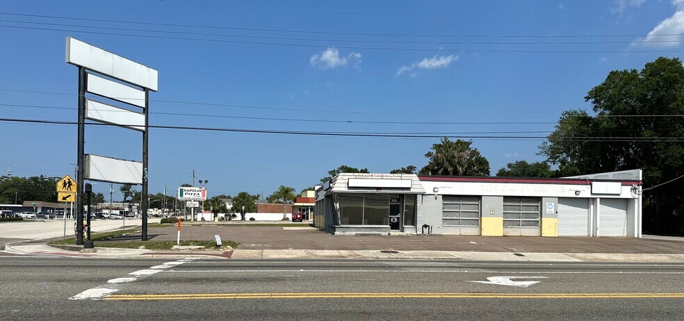 More Photos Of 1227 University Blvd N, Jacksonville Auto Repair For Sale