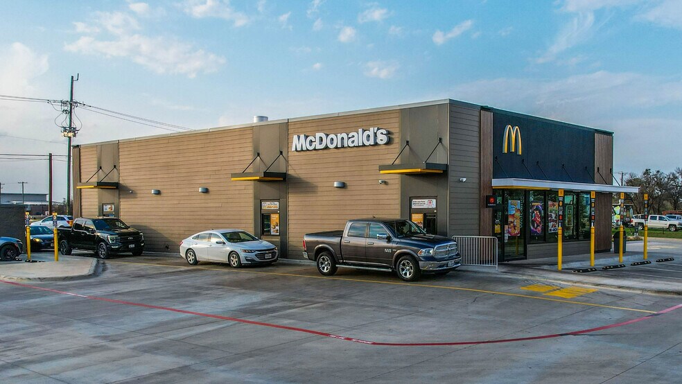 Primary Photo Of NEC Hwy 342 & Mighty Hawk blvd, Red Oak Restaurant For Sale