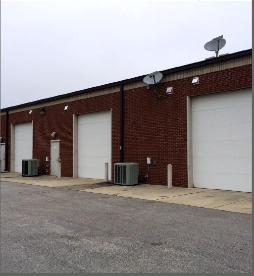 More Photos Of 171-177 Towerview Ct, Cary Flex For Lease