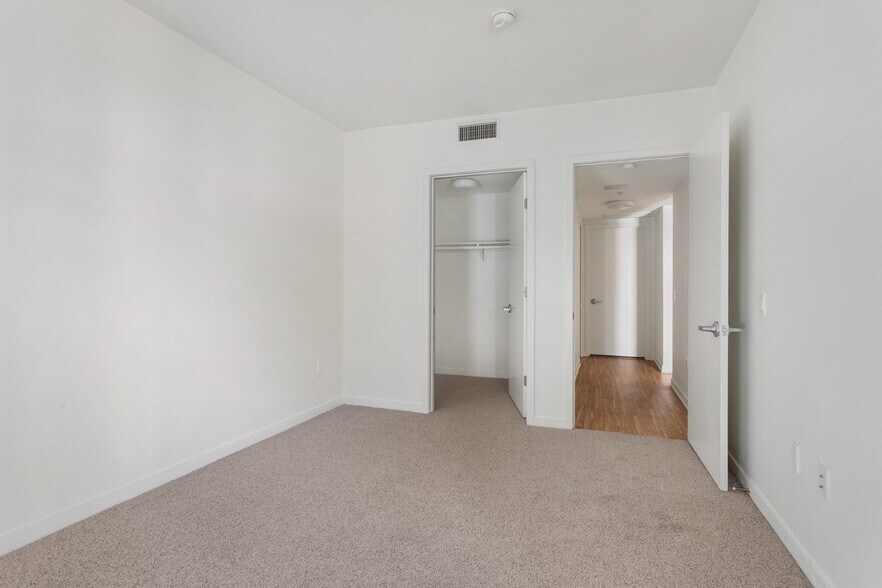 More Photos Of 214 Santa Monica Blvd, Santa Monica Apartments For Lease