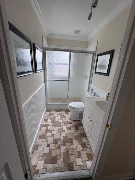 More Photos Of 1002 NE 1st St, Pompano Beach Office For Lease